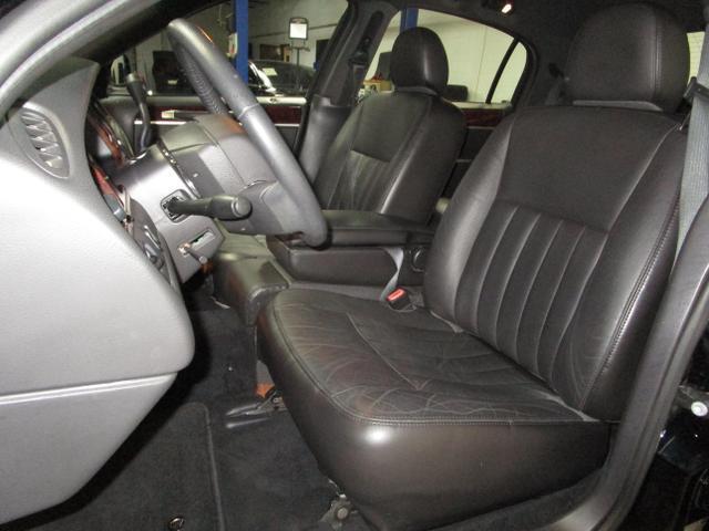 used 2007 Lincoln Town Car car, priced at $9,995