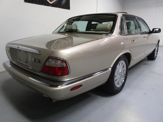 used 2000 Jaguar XJ8 car, priced at $7,995