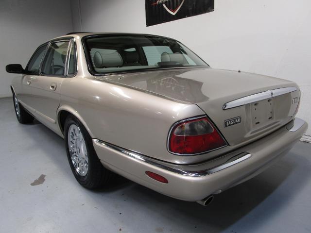 used 2000 Jaguar XJ8 car, priced at $7,995