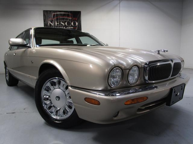 used 2000 Jaguar XJ8 car, priced at $7,995