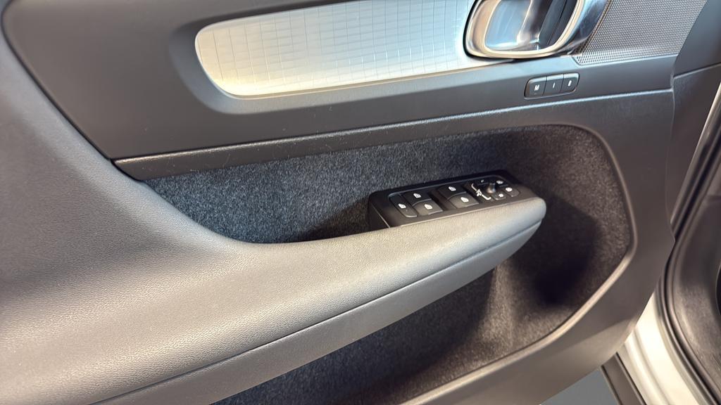 used 2022 Volvo XC40 car, priced at $26,987