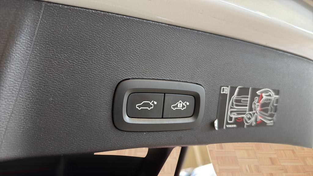 used 2022 Volvo XC40 car, priced at $26,987