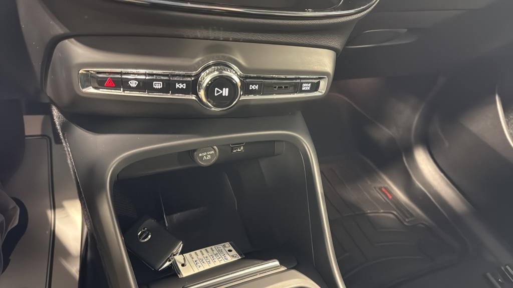 used 2022 Volvo XC40 car, priced at $26,987