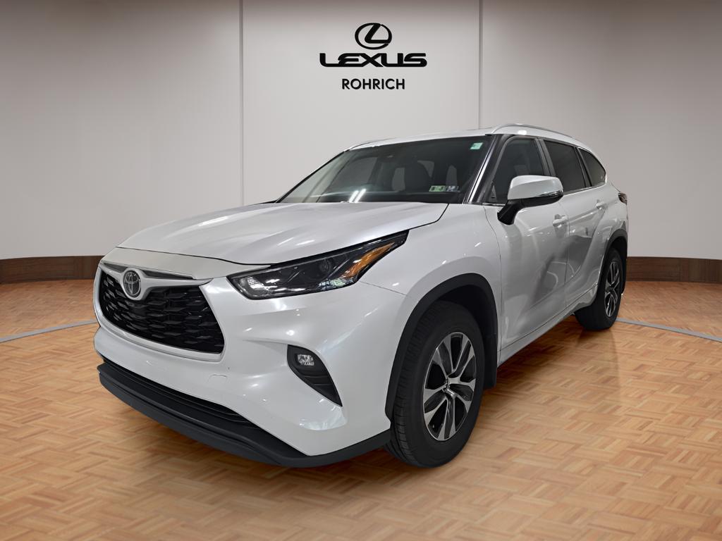 used 2023 Toyota Highlander car, priced at $35,987
