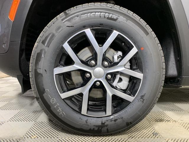 new 2025 Jeep Grand Cherokee car, priced at $47,606