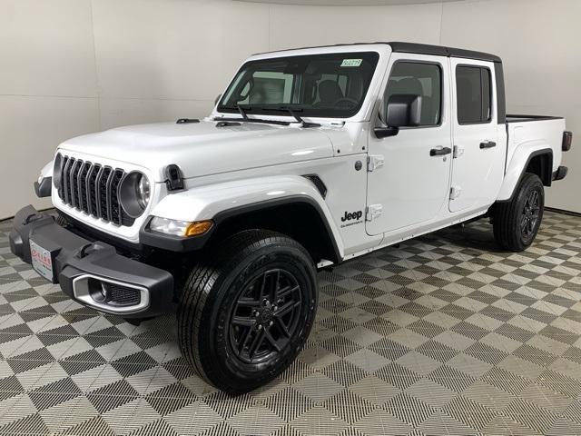 new 2025 Jeep Gladiator car, priced at $43,985