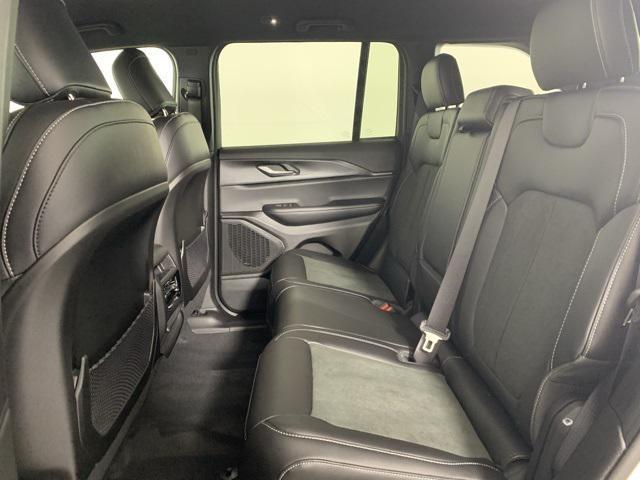 new 2025 Jeep Grand Cherokee car, priced at $40,427