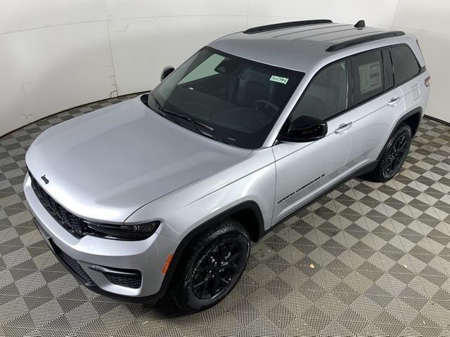 new 2025 Jeep Grand Cherokee car, priced at $40,427