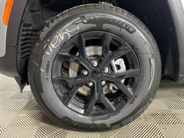 new 2025 Jeep Grand Cherokee car, priced at $40,427