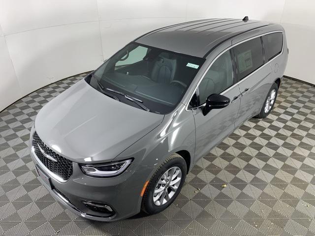 new 2025 Chrysler Pacifica car, priced at $44,011