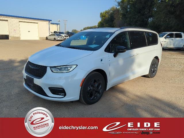used 2023 Chrysler Pacifica Hybrid car, priced at $30,000