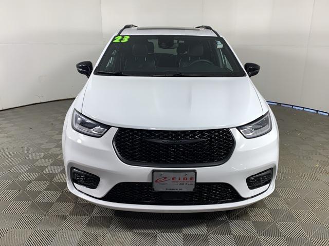 used 2023 Chrysler Pacifica Hybrid car, priced at $26,000