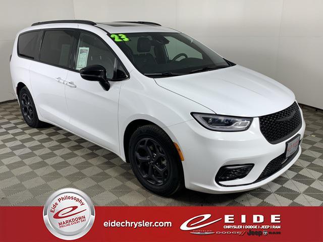 used 2023 Chrysler Pacifica Hybrid car, priced at $26,000