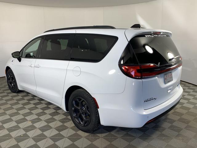 used 2023 Chrysler Pacifica Hybrid car, priced at $26,000