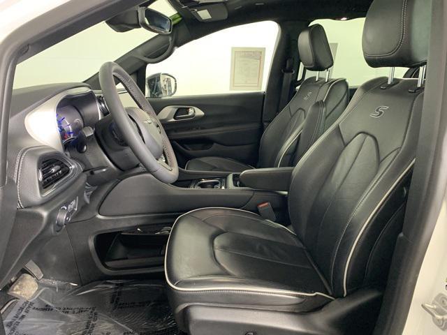 used 2023 Chrysler Pacifica Hybrid car, priced at $26,000