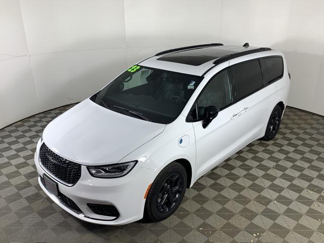 used 2023 Chrysler Pacifica Hybrid car, priced at $26,000