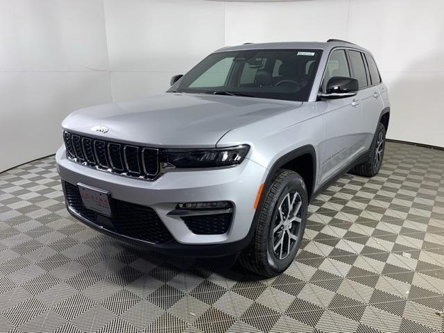 new 2025 Jeep Grand Cherokee car, priced at $42,104