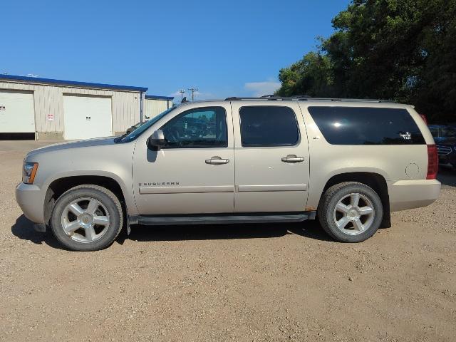 used 2007 Chevrolet Suburban car, priced at $6,000