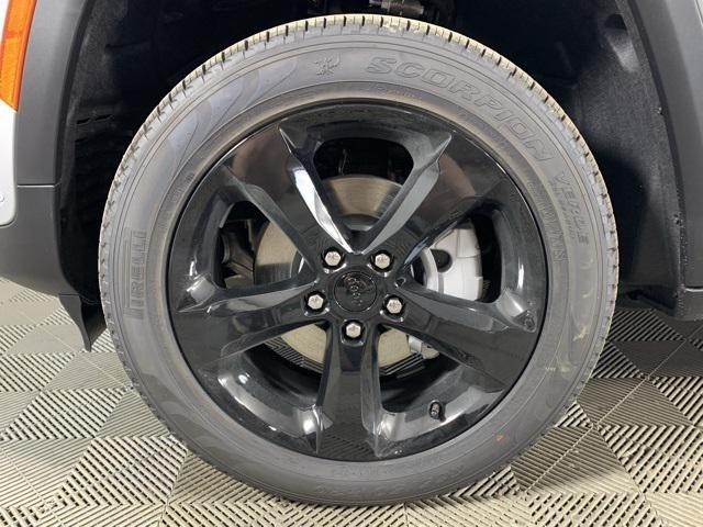 new 2025 Jeep Grand Cherokee car, priced at $49,980