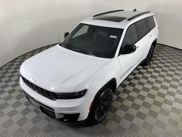 new 2025 Jeep Grand Cherokee L car, priced at $42,173