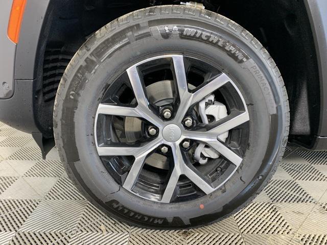 new 2025 Jeep Grand Cherokee car, priced at $47,109