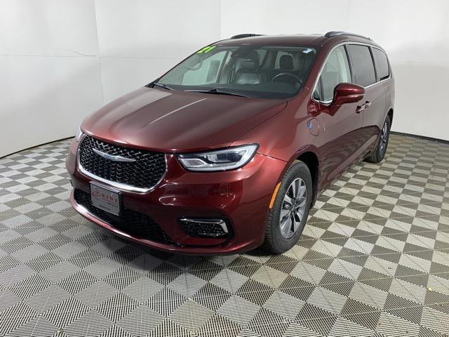 used 2021 Chrysler Pacifica Hybrid car, priced at $20,000