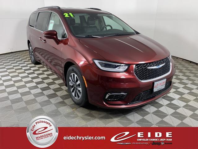 used 2021 Chrysler Pacifica Hybrid car, priced at $20,000