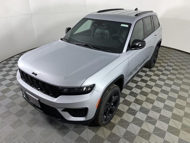 new 2025 Jeep Grand Cherokee car, priced at $45,520