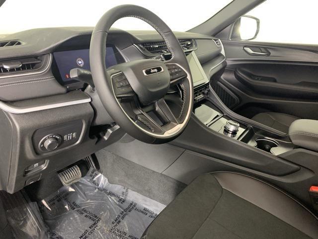 new 2025 Jeep Grand Cherokee car, priced at $40,417