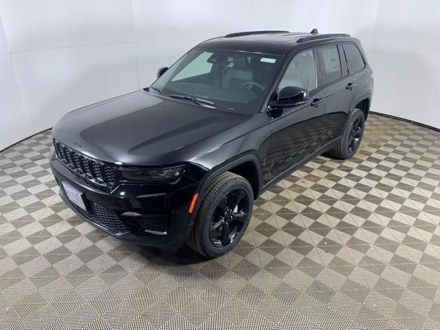 new 2024 Jeep Grand Cherokee car, priced at $45,422