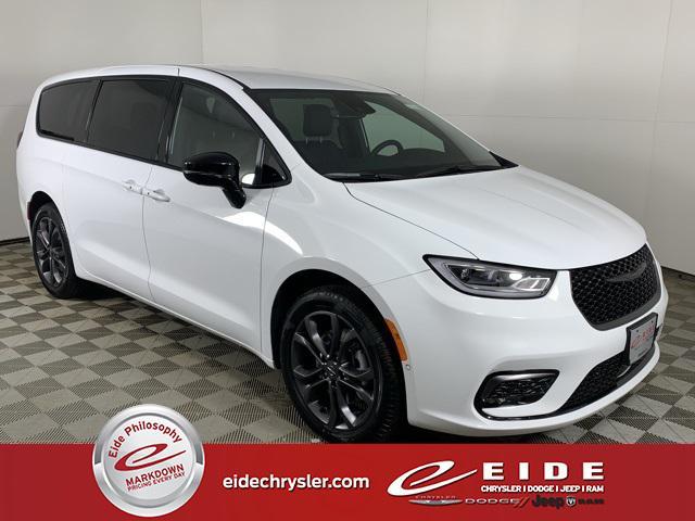 new 2026 Chrysler Pacifica car, priced at $44,684