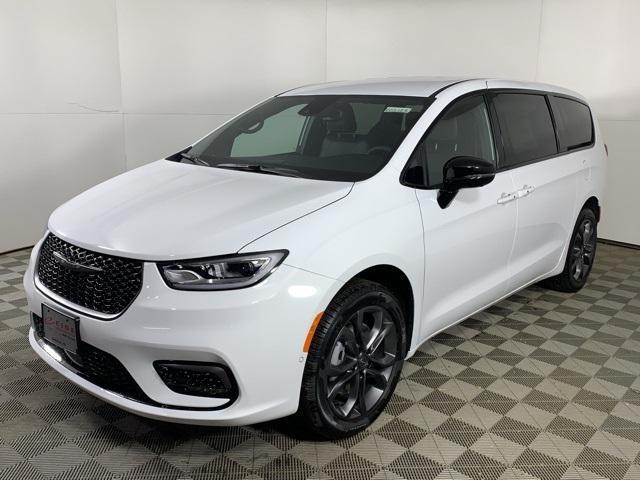 new 2026 Chrysler Pacifica car, priced at $44,684