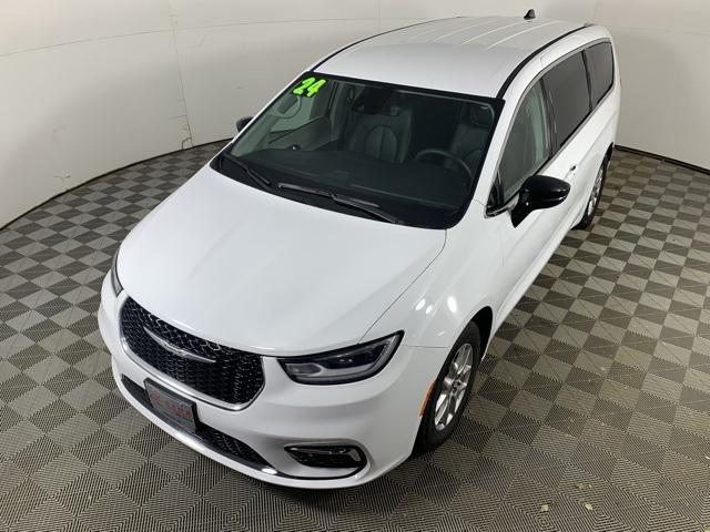 used 2024 Chrysler Pacifica car, priced at $28,000