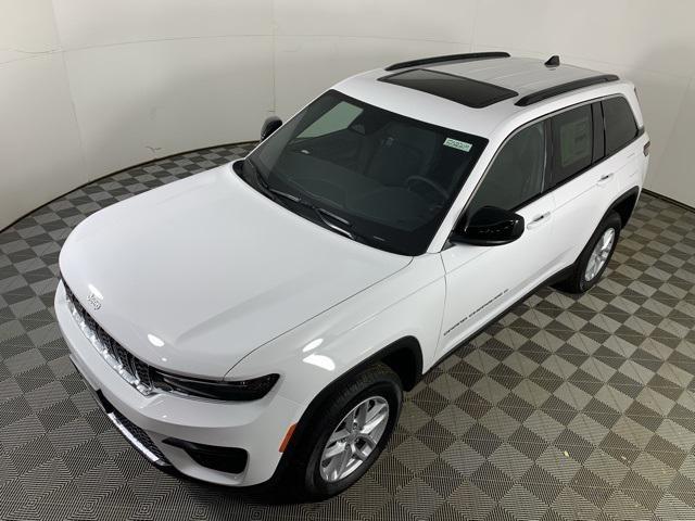 new 2025 Jeep Grand Cherokee car, priced at $37,996