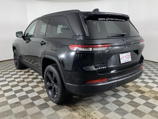 used 2022 Jeep Grand Cherokee car, priced at $32,000