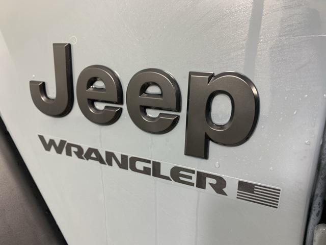 new 2025 Jeep Wrangler car, priced at $44,575