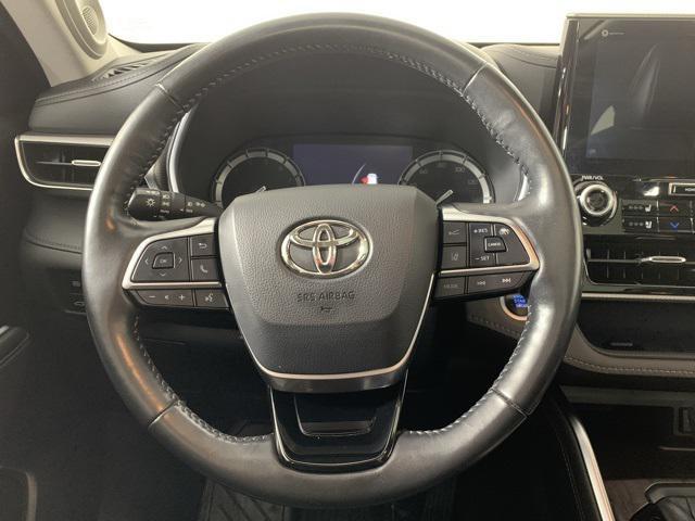 used 2021 Toyota Highlander car, priced at $34,000