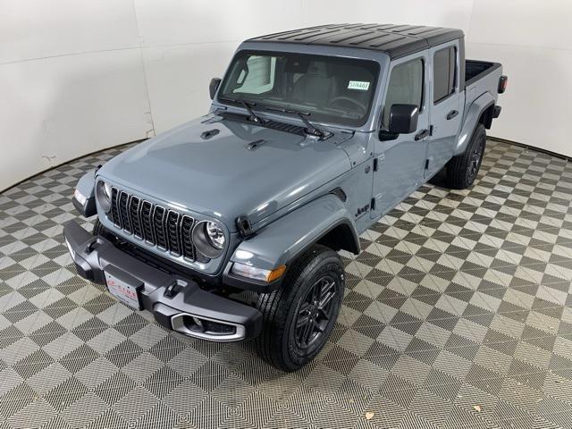 new 2025 Jeep Gladiator car, priced at $46,580