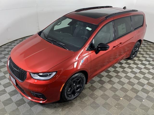 new 2025 Chrysler Pacifica Hybrid car, priced at $52,395