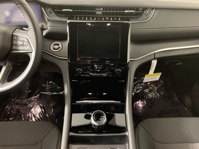 new 2025 Jeep Grand Cherokee car, priced at $38,514
