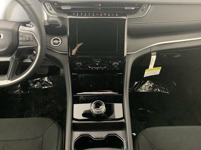 new 2025 Jeep Grand Cherokee car, priced at $37,343