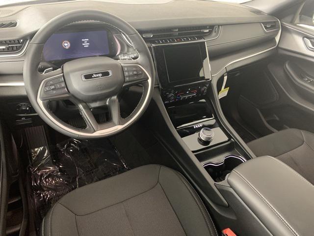 new 2025 Jeep Grand Cherokee car, priced at $37,861