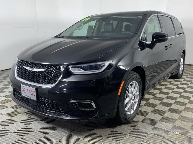 used 2024 Chrysler Pacifica car, priced at $27,500