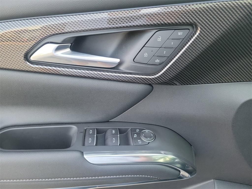 used 2025 Chevrolet Traverse car, priced at $54,000
