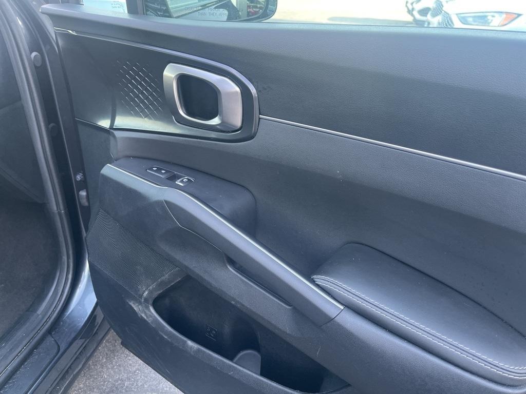 used 2023 Kia Sorento car, priced at $31,988