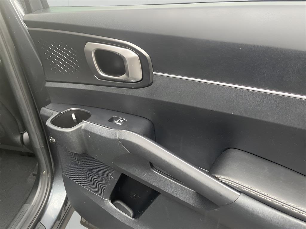 used 2023 Kia Sorento car, priced at $31,988