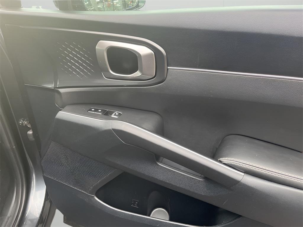 used 2023 Kia Sorento car, priced at $31,988