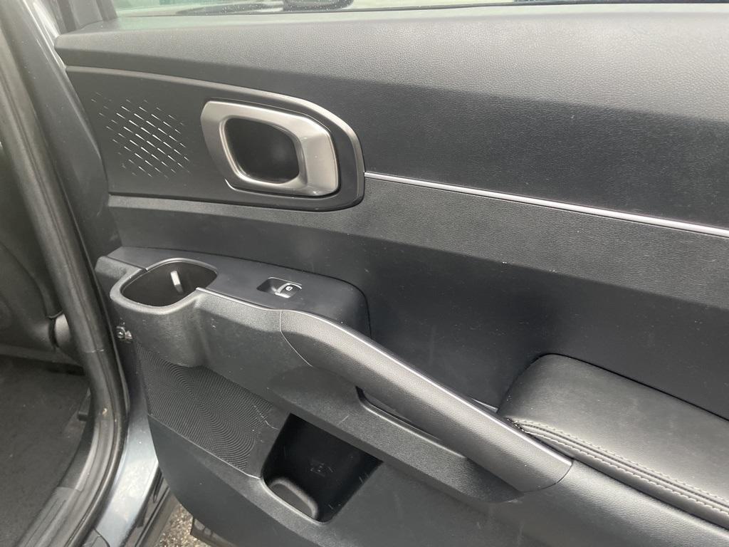 used 2023 Kia Sorento car, priced at $31,888