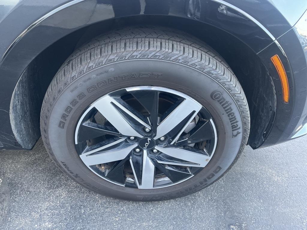 used 2023 Kia Sorento car, priced at $31,988