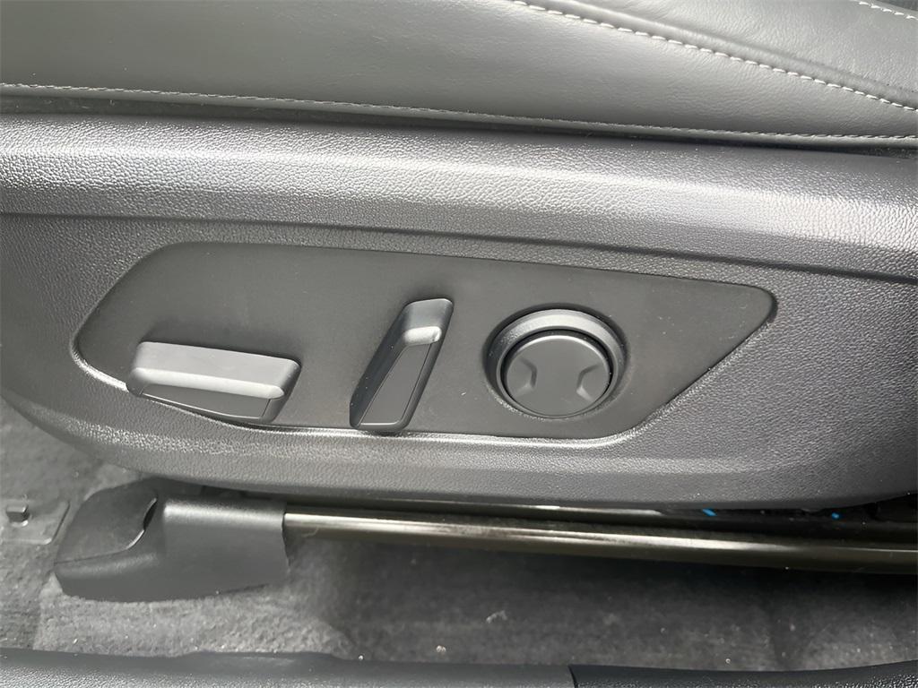 used 2023 Kia Sorento car, priced at $31,988